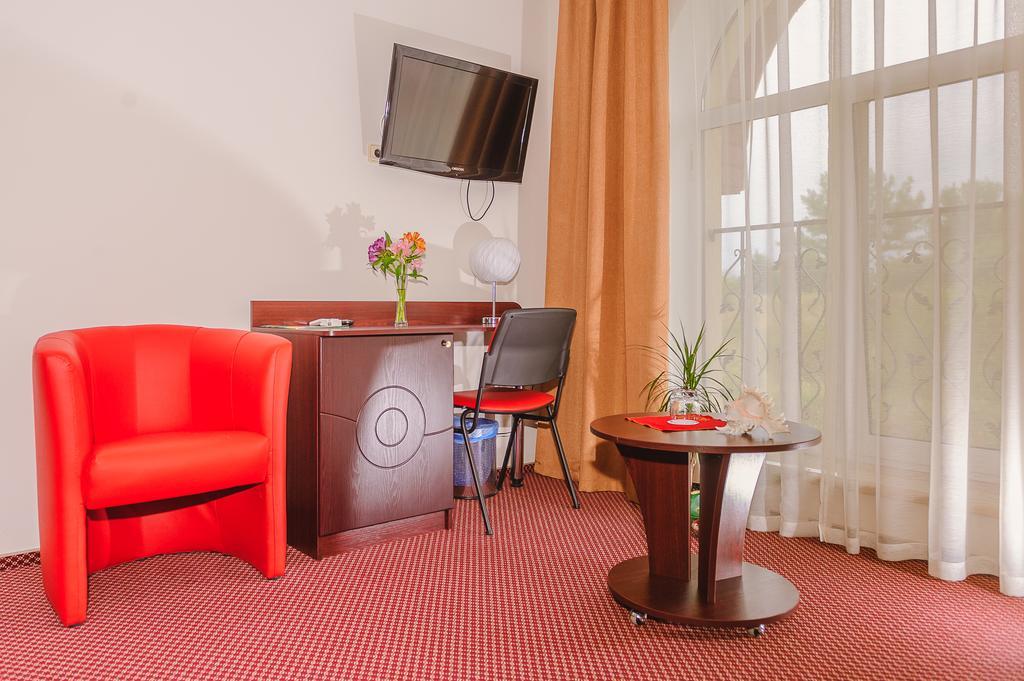 Terminal-A Hotel Рясне-Руське Екстер'єр фото