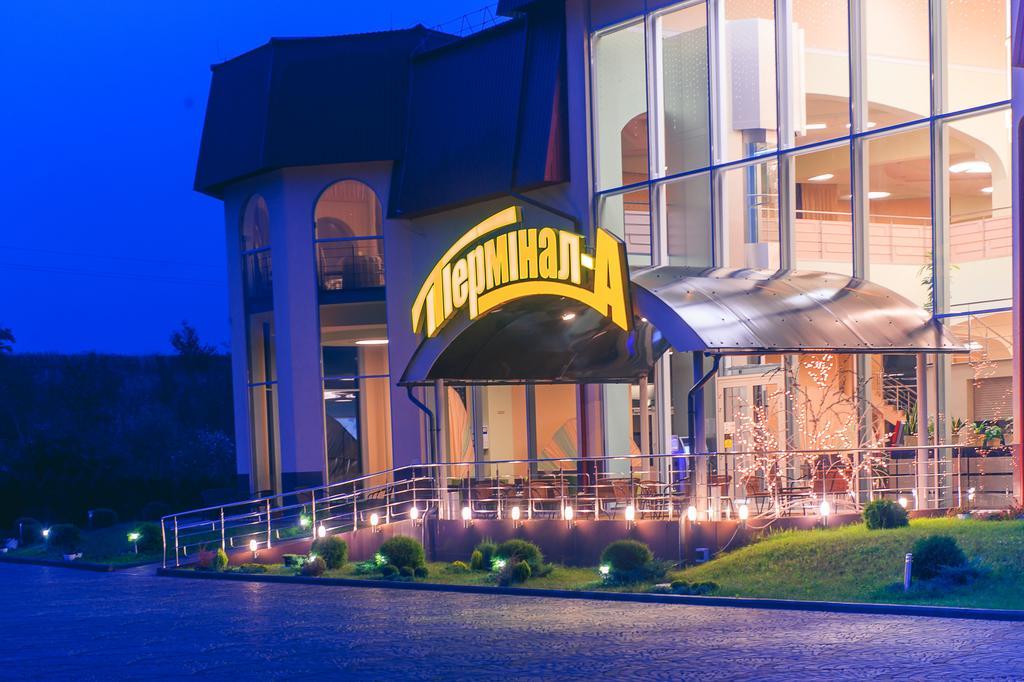 Terminal-A Hotel Рясне-Руське Екстер'єр фото